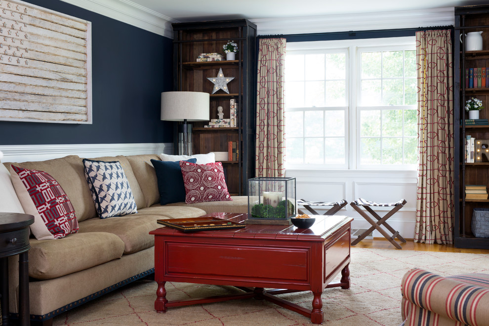 Ejemplo de sala de estar con biblioteca cerrada de estilo de casa de campo de tamaño medio sin chimenea y televisor con paredes azules y suelo de madera en tonos medios