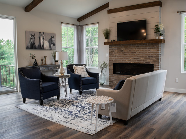 Modern Farmhouse in Wausau, Wisconsin - Casa de campo - Sala de estar