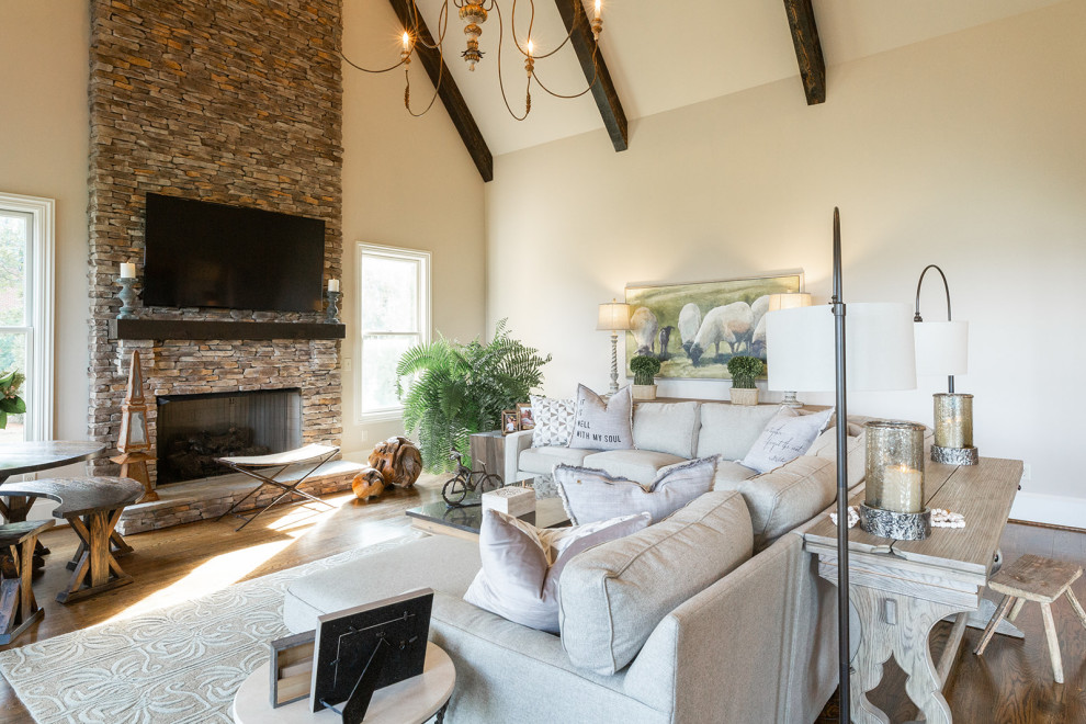 Foto de sala de estar abierta de estilo de casa de campo extra grande con suelo de madera en tonos medios, todas las chimeneas y marco de chimenea de piedra