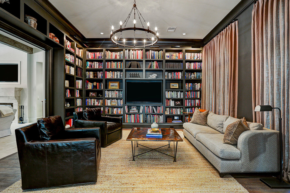 На фото: изолированная гостиная комната в стиле неоклассика (современная классика) с с книжными шкафами и полками, коричневыми стенами, темным паркетным полом, телевизором на стене, коричневым полом и ковром на полу без камина с