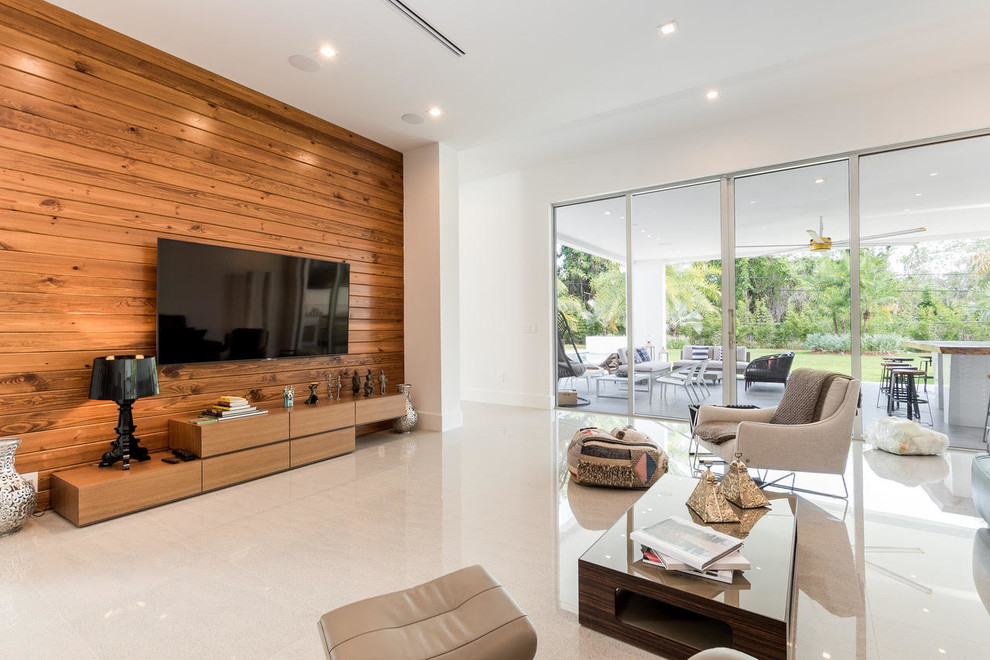 Foto di un soggiorno moderno di medie dimensioni e chiuso con pareti bianche, pavimento in cemento, nessun camino, TV a parete e pavimento bianco