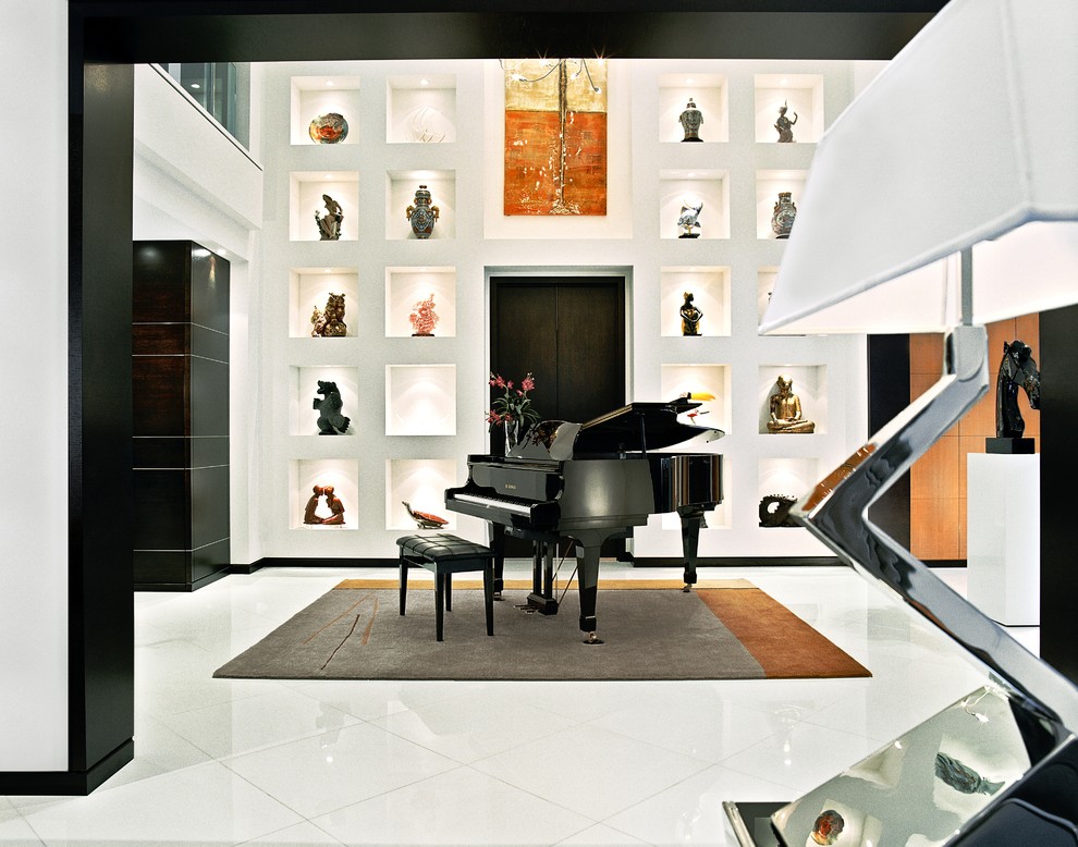 Пример оригинального дизайна: открытая гостиная комната среднего размера в современном стиле с музыкальной комнатой, белыми стенами, полом из керамогранита и белым полом без камина, телевизора