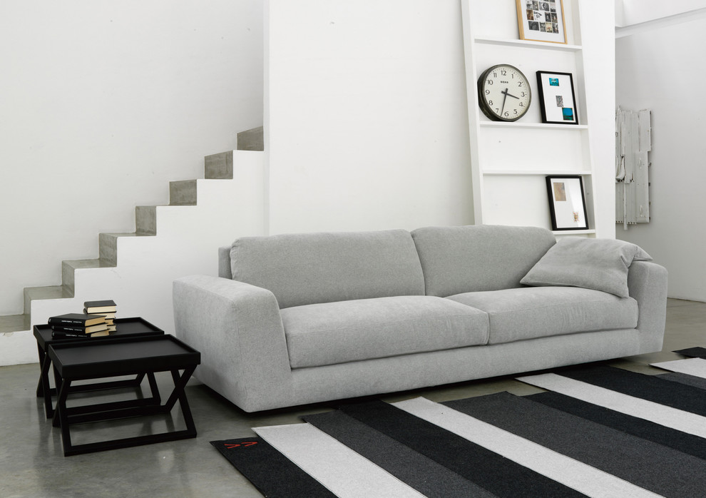 Diseño de sala de estar moderna con suelo de cemento