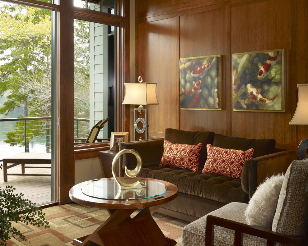 Diseño de sala de estar contemporánea con paredes marrones
