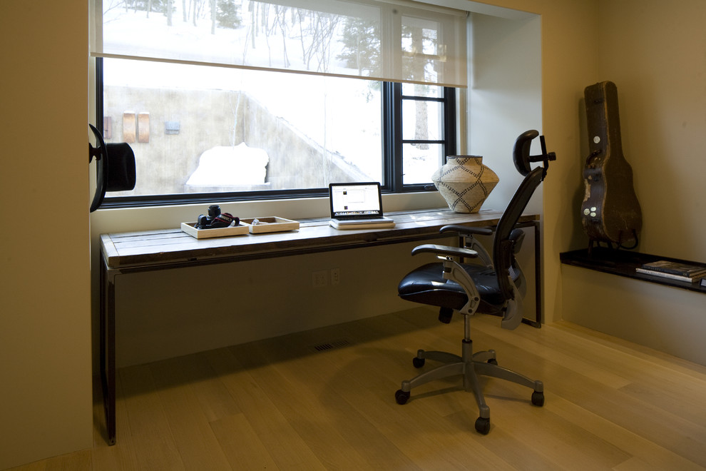 Example of a home office design in Salt Lake City