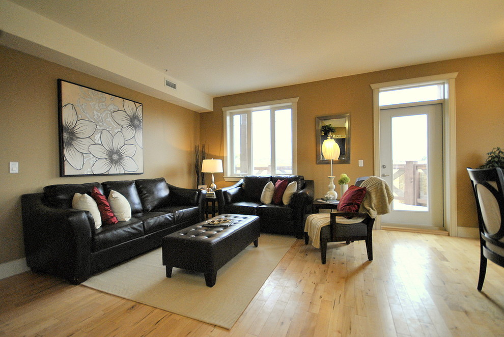 Mountain Lodge Style Condos in Hinton, AB Modern Family Room
