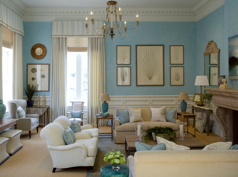 Aménagement d'un grand salon classique ouvert avec un mur bleu, parquet foncé, une cheminée standard et un manteau de cheminée en pierre.