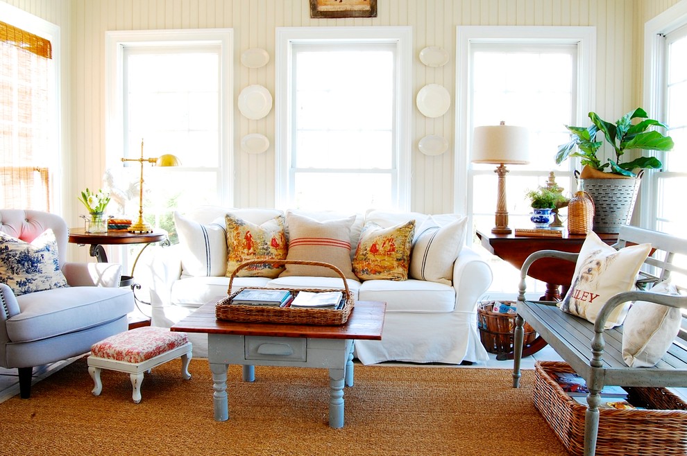 Foto di un soggiorno con pareti beige e tappeto