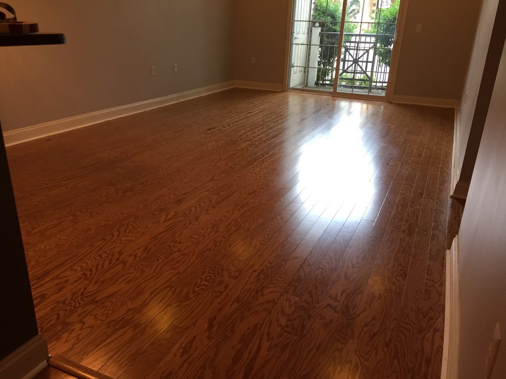 New Engineered Wood Floor throughout Condo Classique Salle de