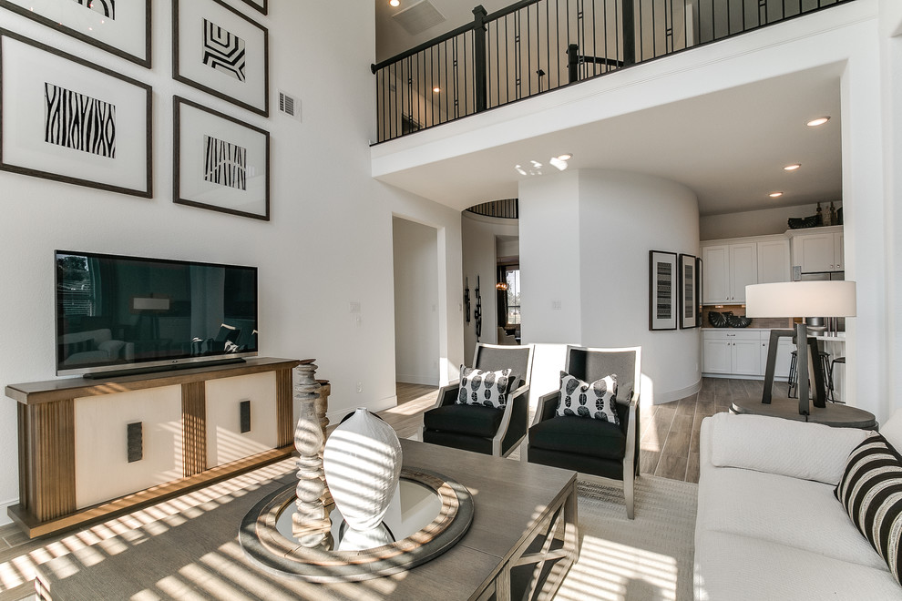 На фото: гостиная комната в стиле модернизм с коричневым полом, серыми стенами и полом из керамической плитки