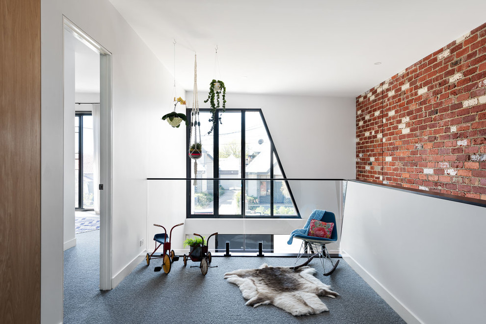 Mittelgroßes Modernes Wohnzimmer im Loft-Stil mit grauer Wandfarbe und Teppichboden in Melbourne