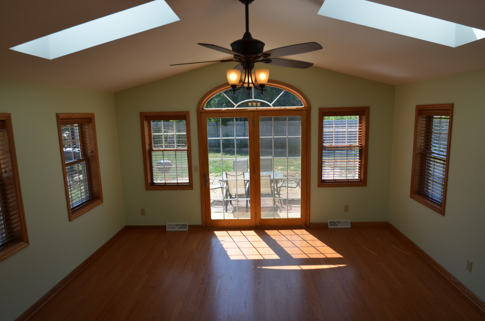 Design ideas for a traditional games room in Milwaukee.