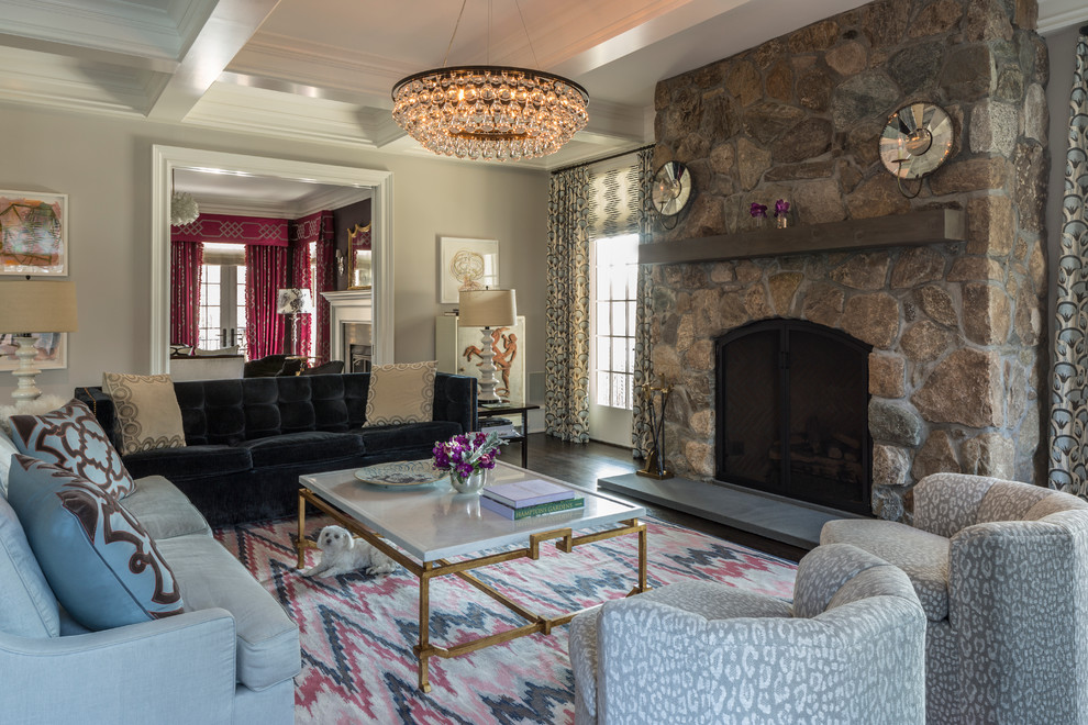 Foto de sala de estar abierta tradicional renovada grande con paredes beige, suelo de madera oscura, todas las chimeneas y marco de chimenea de piedra