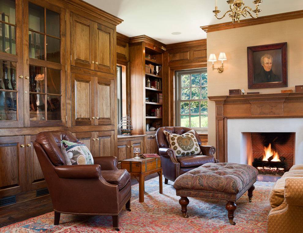 Diseño de sala de estar con biblioteca tradicional sin televisor con paredes beige, suelo de madera oscura y todas las chimeneas