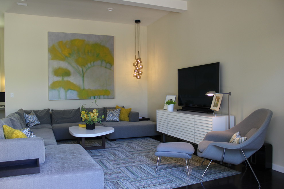 Imagen de sala de estar contemporánea con paredes blancas