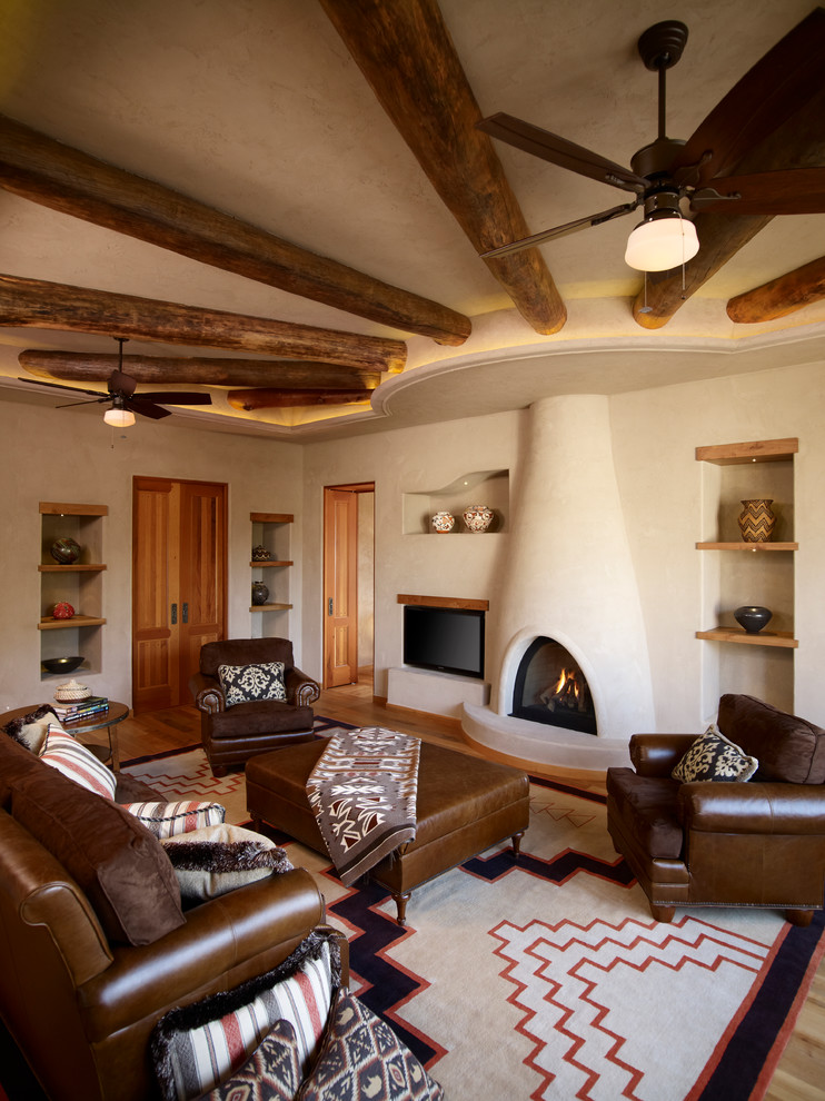 Foto di un soggiorno stile americano con pareti beige