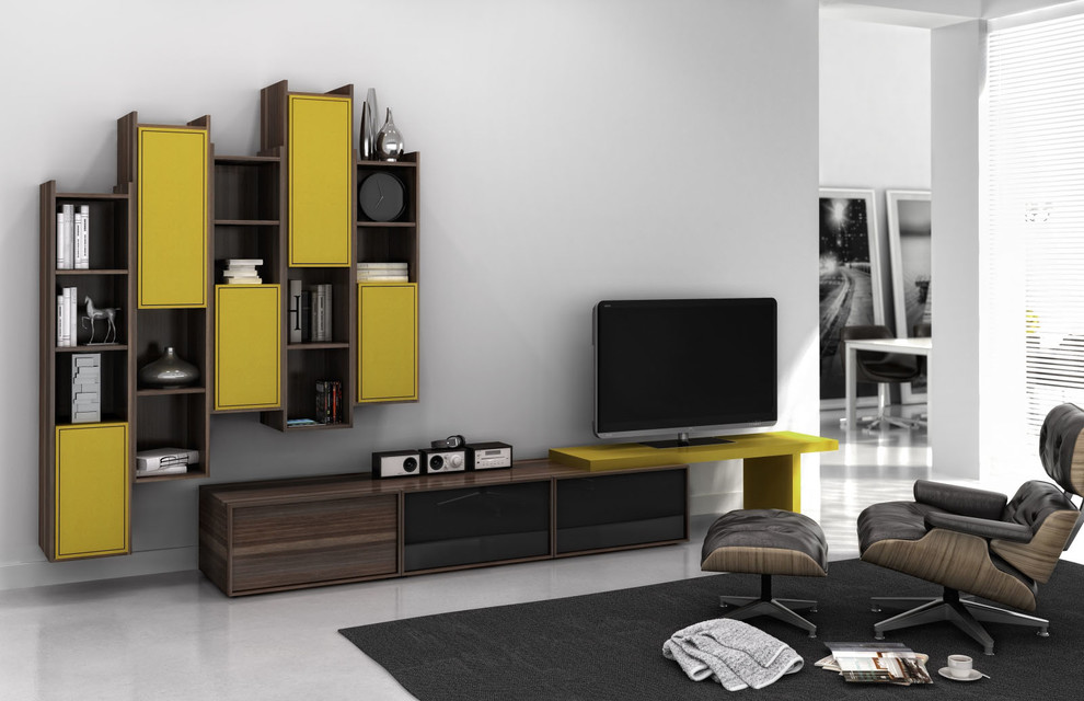 Foto de sala de estar abierta contemporánea de tamaño medio sin chimenea con paredes grises, suelo de cemento y televisor independiente