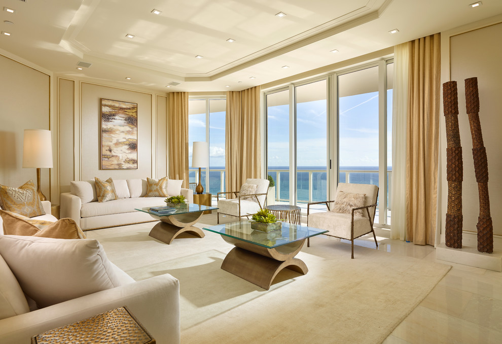 Großes, Offenes Klassisches Wohnzimmer mit beiger Wandfarbe und Marmorboden in Miami