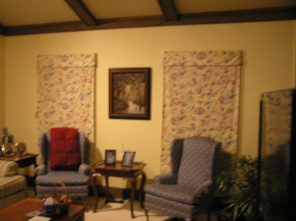 Elegant family room photo in Louisville