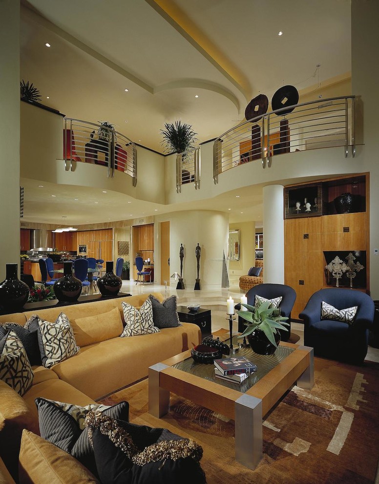 Imagen de sala de estar tipo loft contemporánea extra grande con paredes beige y moqueta