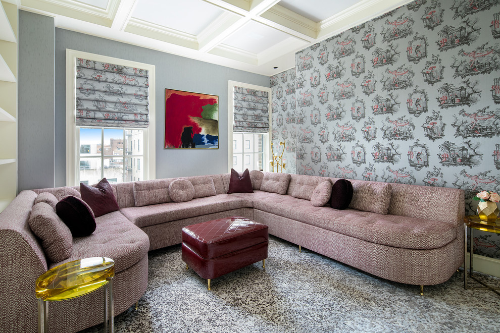 На фото: гостиная комната в стиле неоклассика (современная классика) с синими стенами, ковровым покрытием и разноцветным полом с