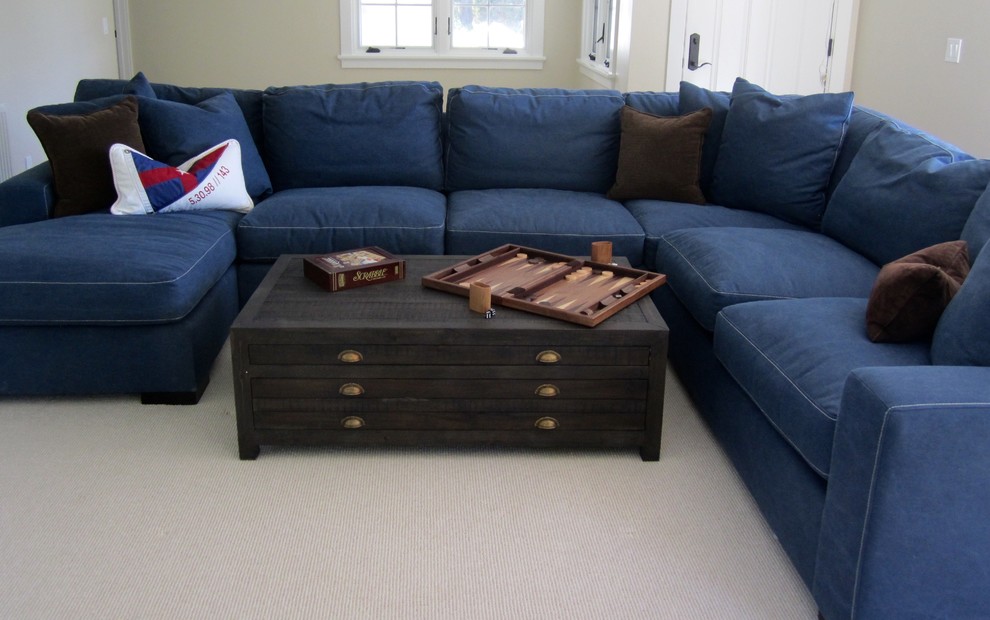 Esempio di un soggiorno stile marinaro con pareti beige, moquette e nessuna TV