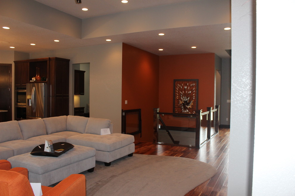 Imagen de sala de estar actual con paredes grises