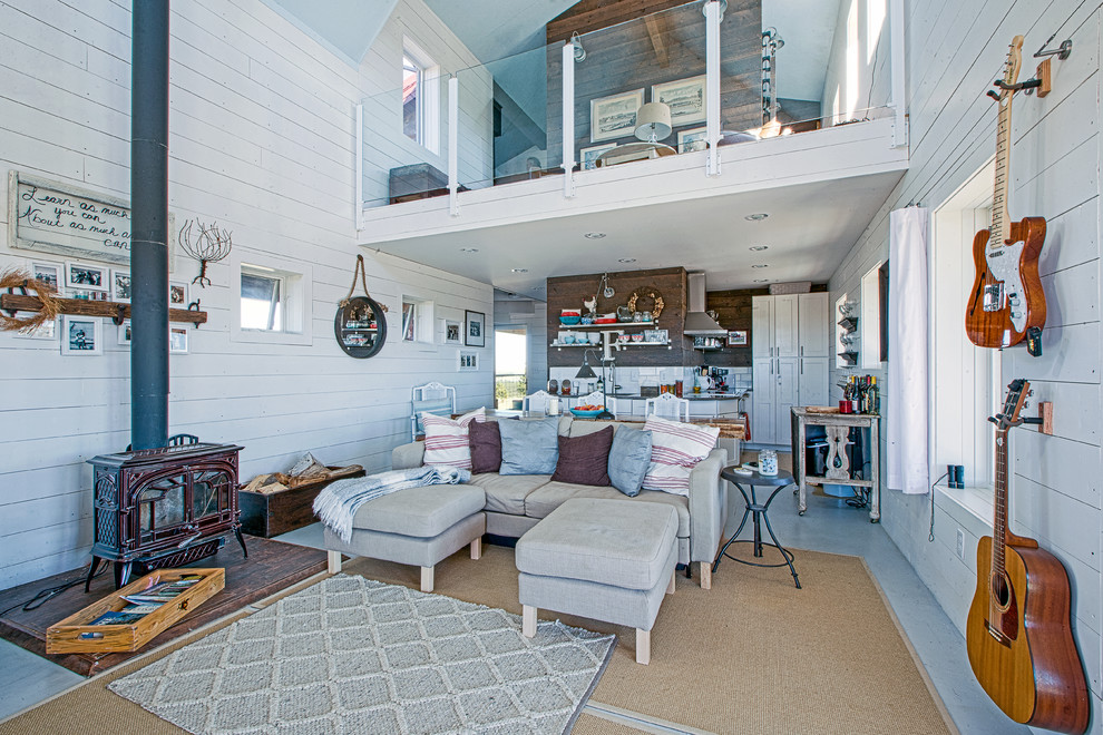 На фото: двухуровневая гостиная комната среднего размера в современном стиле с музыкальной комнатой, белыми стенами, деревянным полом, печью-буржуйкой, фасадом камина из дерева и синим полом с