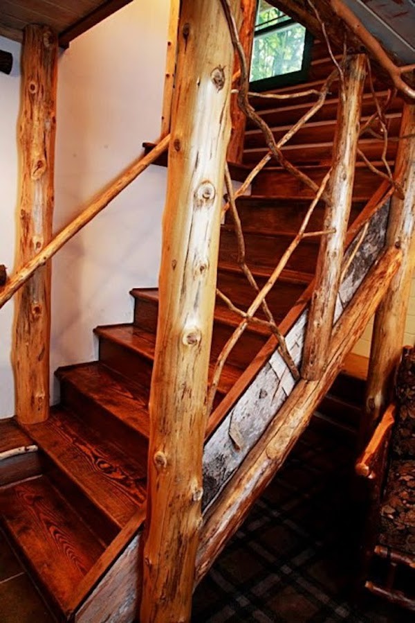 Стильный дизайн: лестница среднего размера в стиле рустика - последний тренд