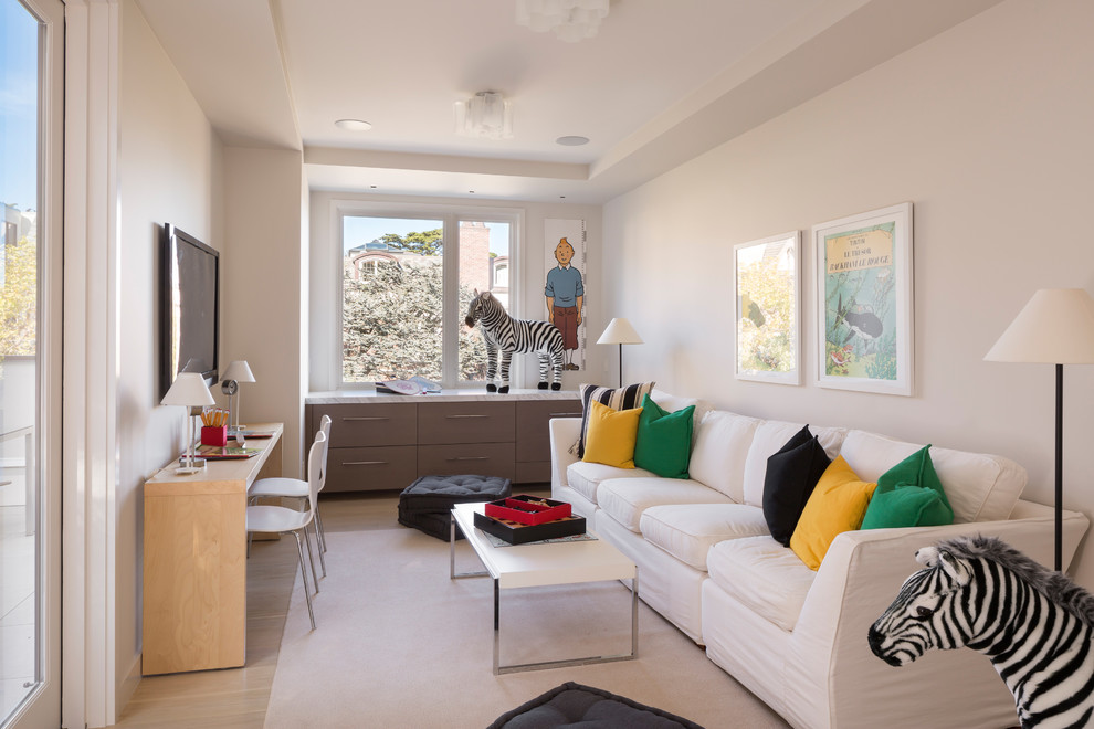 Источник вдохновения для домашнего уюта: гостиная комната среднего размера в современном стиле с телевизором на стене без камина