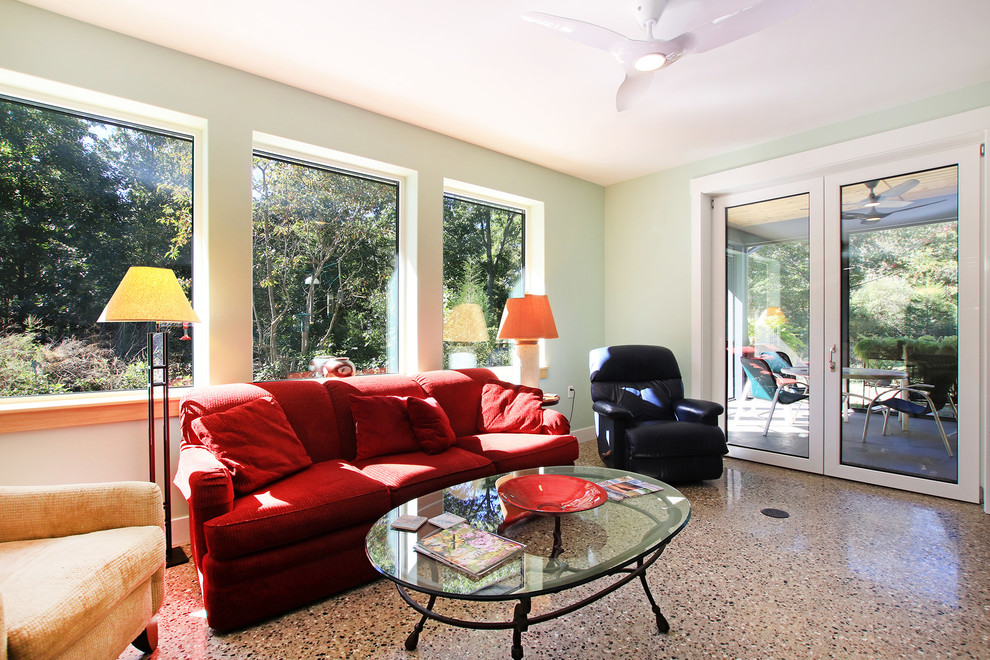 Источник вдохновения для домашнего уюта: большая открытая гостиная комната в стиле ретро с домашним баром, зелеными стенами, бетонным полом и разноцветным полом