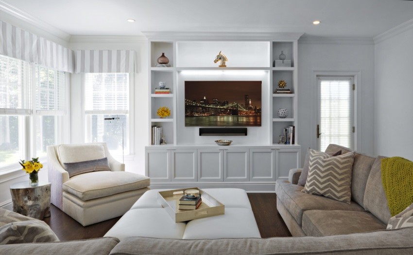 Exemple d'une salle de séjour moderne ouverte avec un mur blanc, parquet foncé, une cheminée standard, un manteau de cheminée en pierre et un téléviseur encastré.