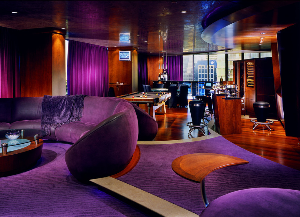 Foto de sala de estar bohemia con moqueta y suelo violeta