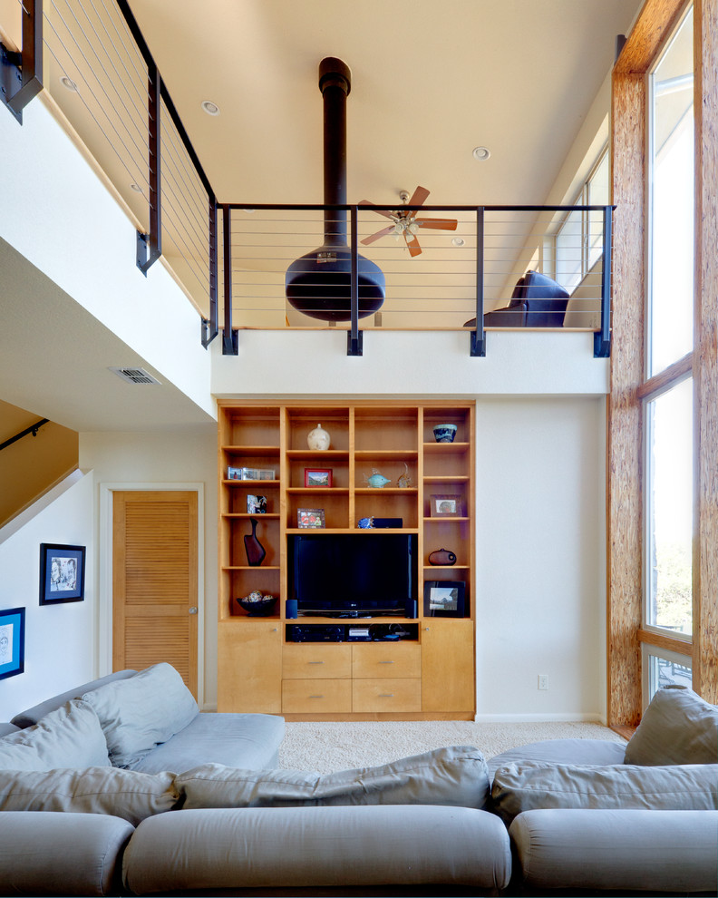 Immagine di un soggiorno minimal aperto con moquette e parete attrezzata