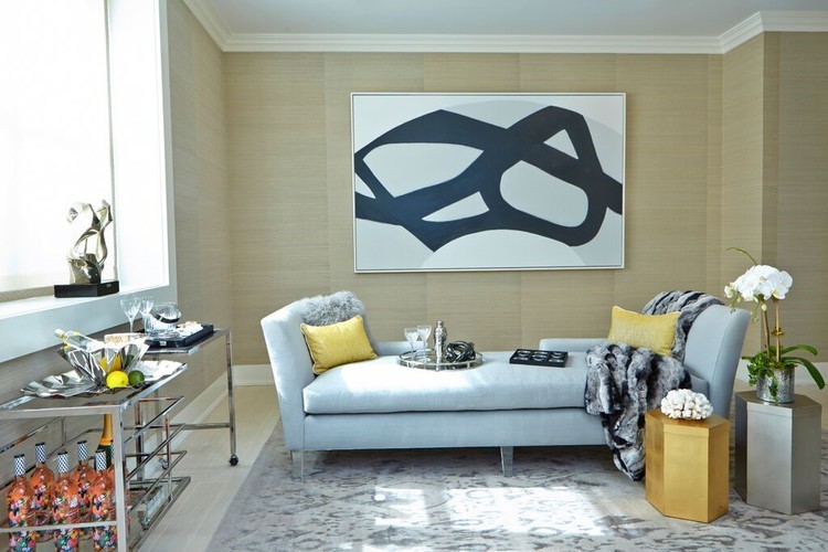 Immagine di un grande soggiorno contemporaneo con pareti beige, pavimento in gres porcellanato, camino lineare Ribbon e TV autoportante