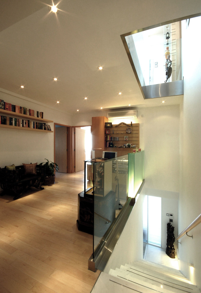 This is an example of a contemporary games room in Hong Kong.