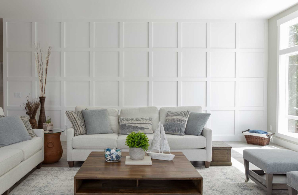 Идея дизайна: большая гостиная комната в морском стиле с белыми стенами, полом из винила, стандартным камином, серым полом и панелями на части стены