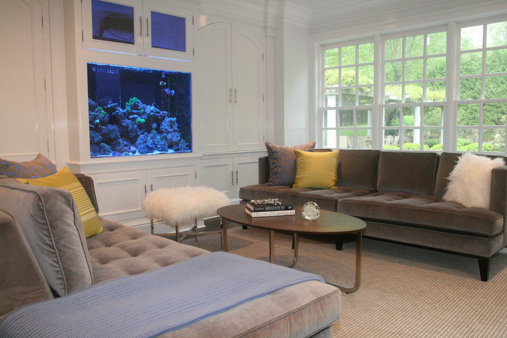 Immagine di un grande soggiorno eclettico chiuso con pareti bianche, moquette e nessuna TV