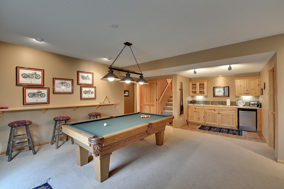 Inspiration for a traditional games room in Minneapolis with feature lighting.
