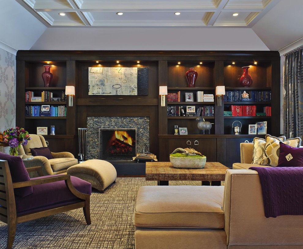 Diseño de sala de estar abierta contemporánea de tamaño medio sin televisor con suelo de madera en tonos medios, todas las chimeneas, marco de chimenea de piedra y suelo marrón