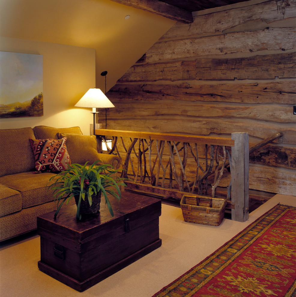 Esempio di un soggiorno stile rurale stile loft con pareti beige