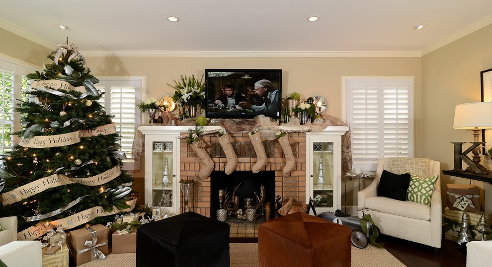 Family room - traditional family room idea in Sacramento with beige walls