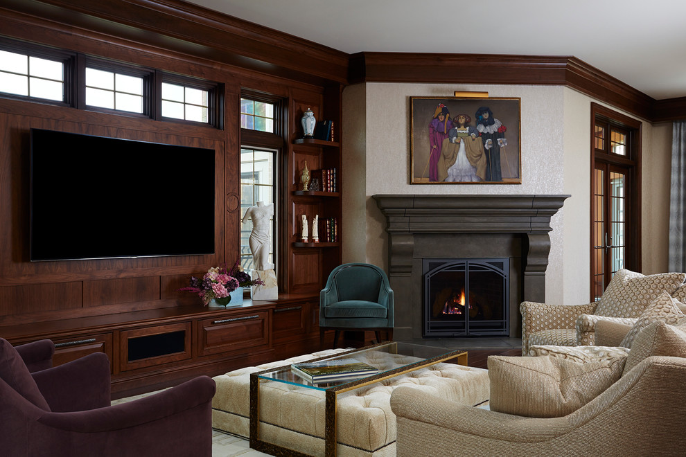 Diseño de sala de estar tradicional con chimenea de esquina y pared multimedia