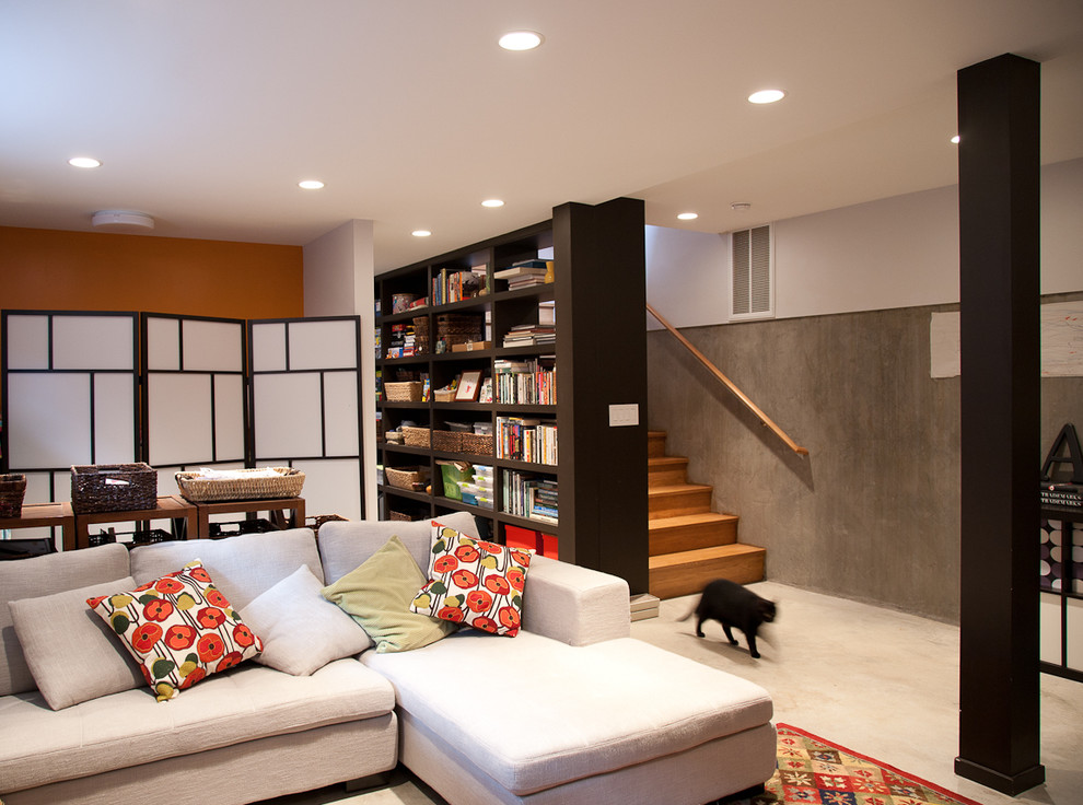 Mittelgroßes, Fernseherloses, Offenes Asiatisches Wohnzimmer mit weißer Wandfarbe, Teppichboden und beigem Boden in San Francisco