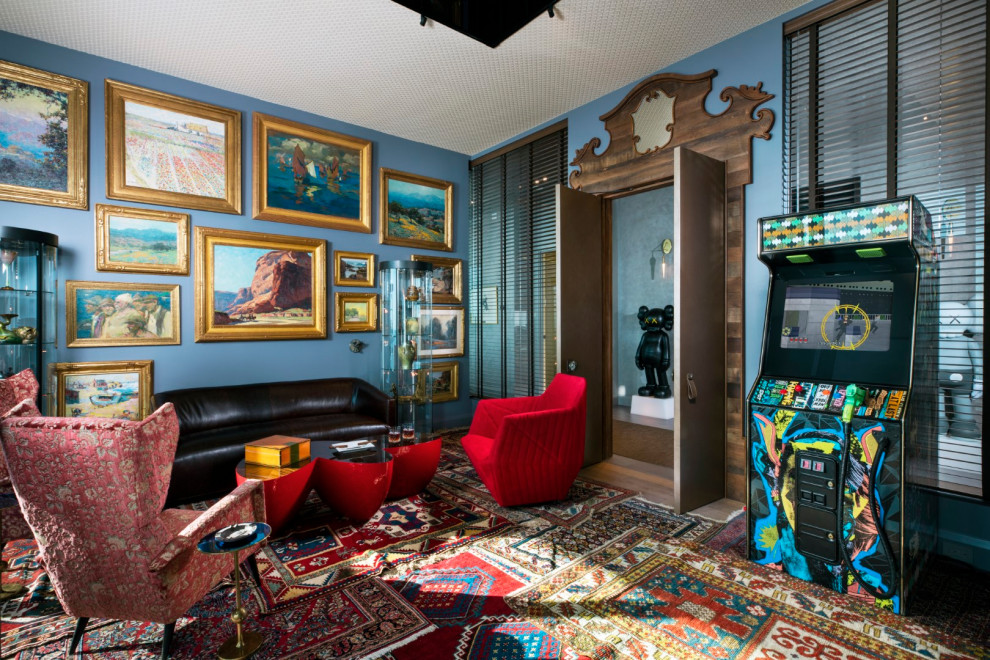 Diseño de sala de juegos en casa cerrada contemporánea de tamaño medio sin chimenea con paredes azules