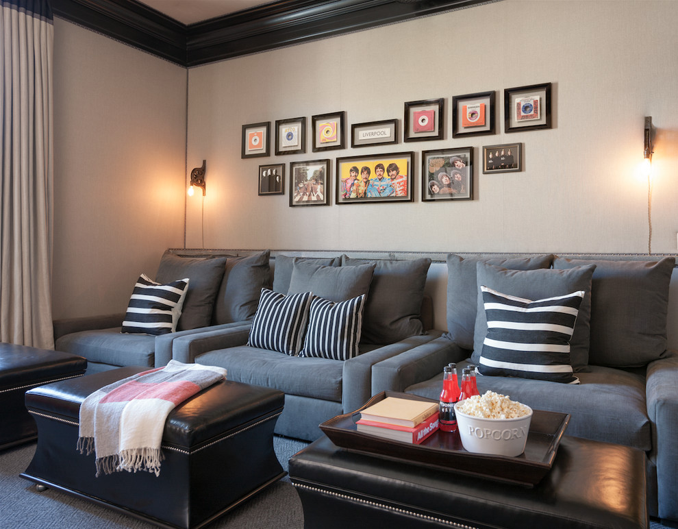 Immagine di un soggiorno country di medie dimensioni e chiuso con pareti beige e moquette
