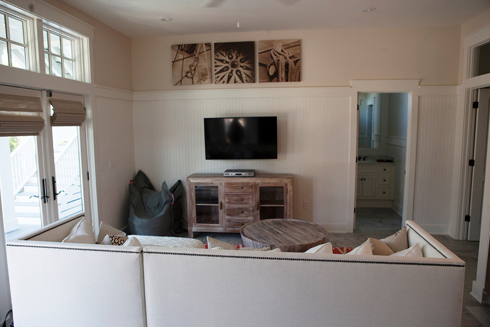 Источник вдохновения для домашнего уюта: открытая гостиная комната среднего размера в морском стиле с белыми стенами, полом из керамической плитки и телевизором на стене без камина