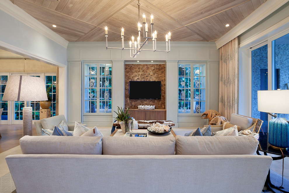 Ejemplo de sala de estar abierta clásica renovada extra grande con pared multimedia y paredes azules