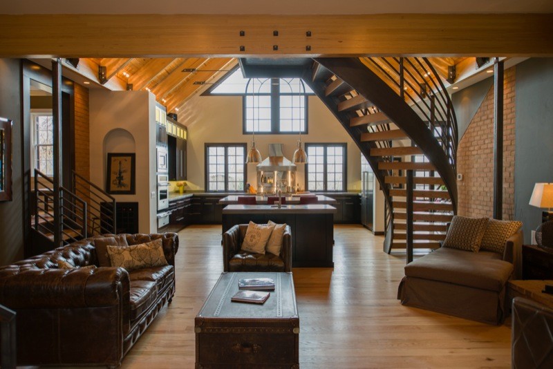 Foto de sala de estar abierta contemporánea grande con suelo de madera clara, todas las chimeneas, marco de chimenea de ladrillo, televisor colgado en la pared y paredes grises