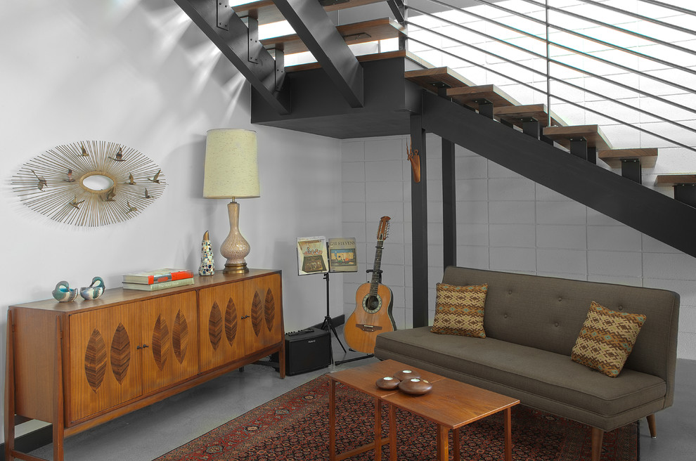 Идея дизайна: гостиная комната в стиле ретро